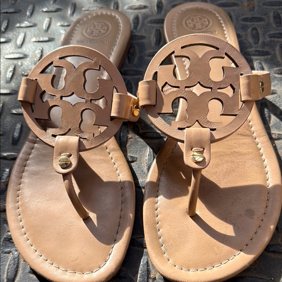 Tory Burch Tan Leather Sandals with Logo Cutout - Picture 8 of 11